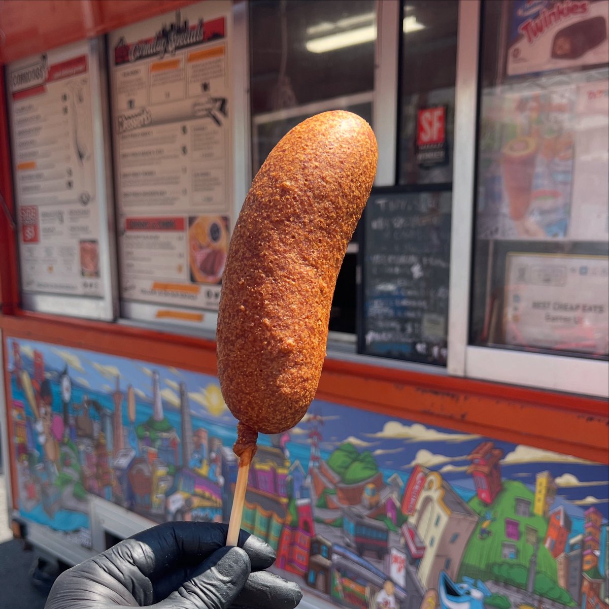 Batter Up Truck is at Spark Social SF for lunch and dinner today. Swing by and grab the freshest corndog in town! 
.
.
.
.
.
#batterupsf #batteruptruck #sparksocialsf #corndog #fresh #weekendwarrior #foodtruck #bayareaeats #sffoodie #nom #yum #sfgiants