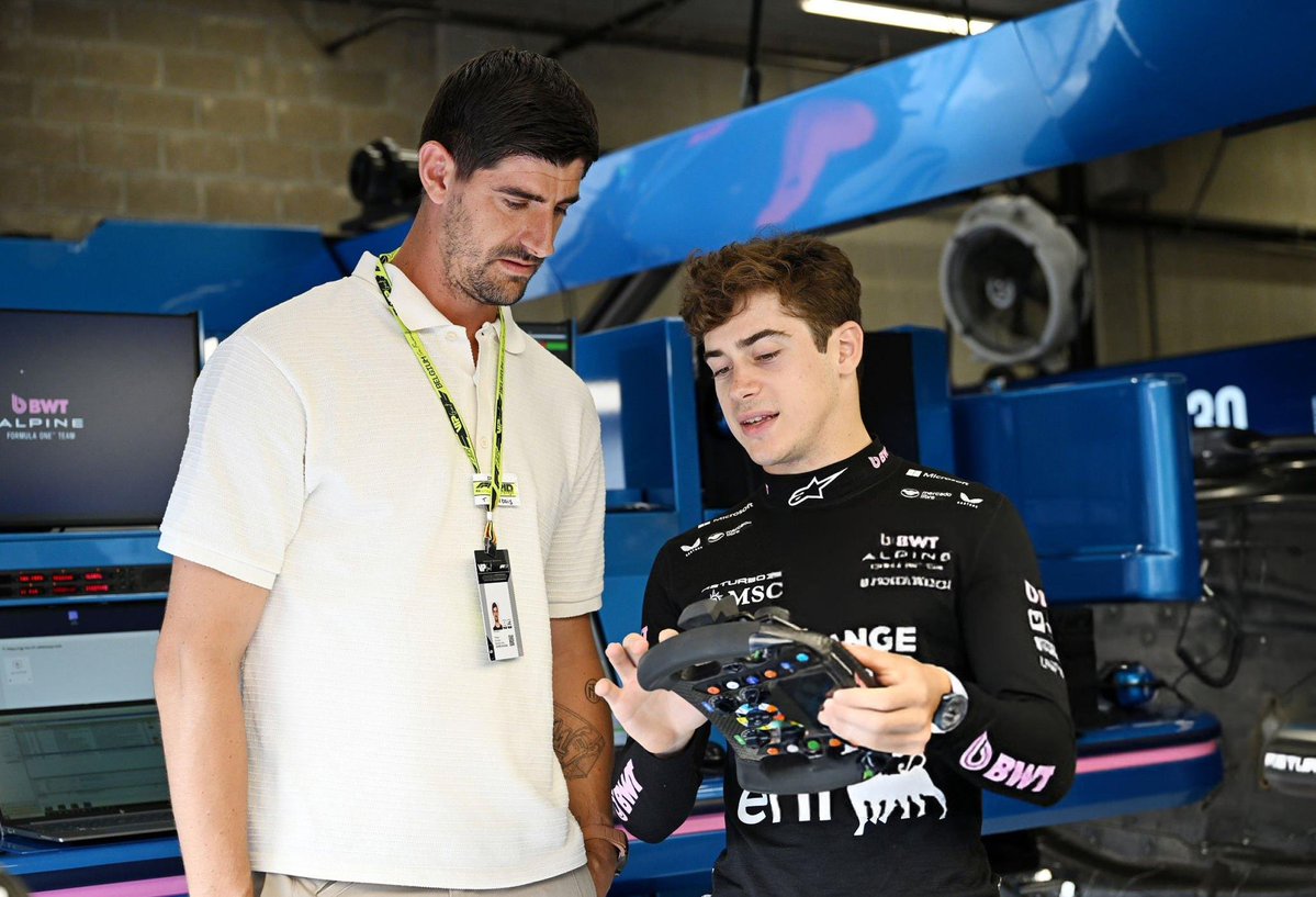 FormulaArgOK's tweet image. 🇧🇪🇦🇷 | Franco Colapinto junto a Thibaut Courtois en el box de @AlpineF1Team
#F1 #BelgianGP