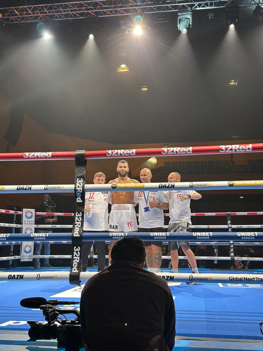 Liam_Tully9's tweet image. Iman Zahmatkesh gets the action underway with a first round stoppage of Ryan Labourn @TCounterpunch #GarnerBellotti