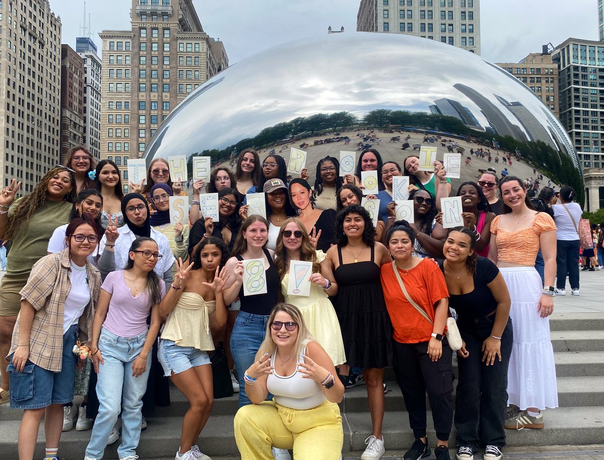chennfordd's tweet image. #CHICAGOCONNED The Rookie fans take Chicago!! Despite what would’ve been we still made the most of it! Love this little community 💙💛