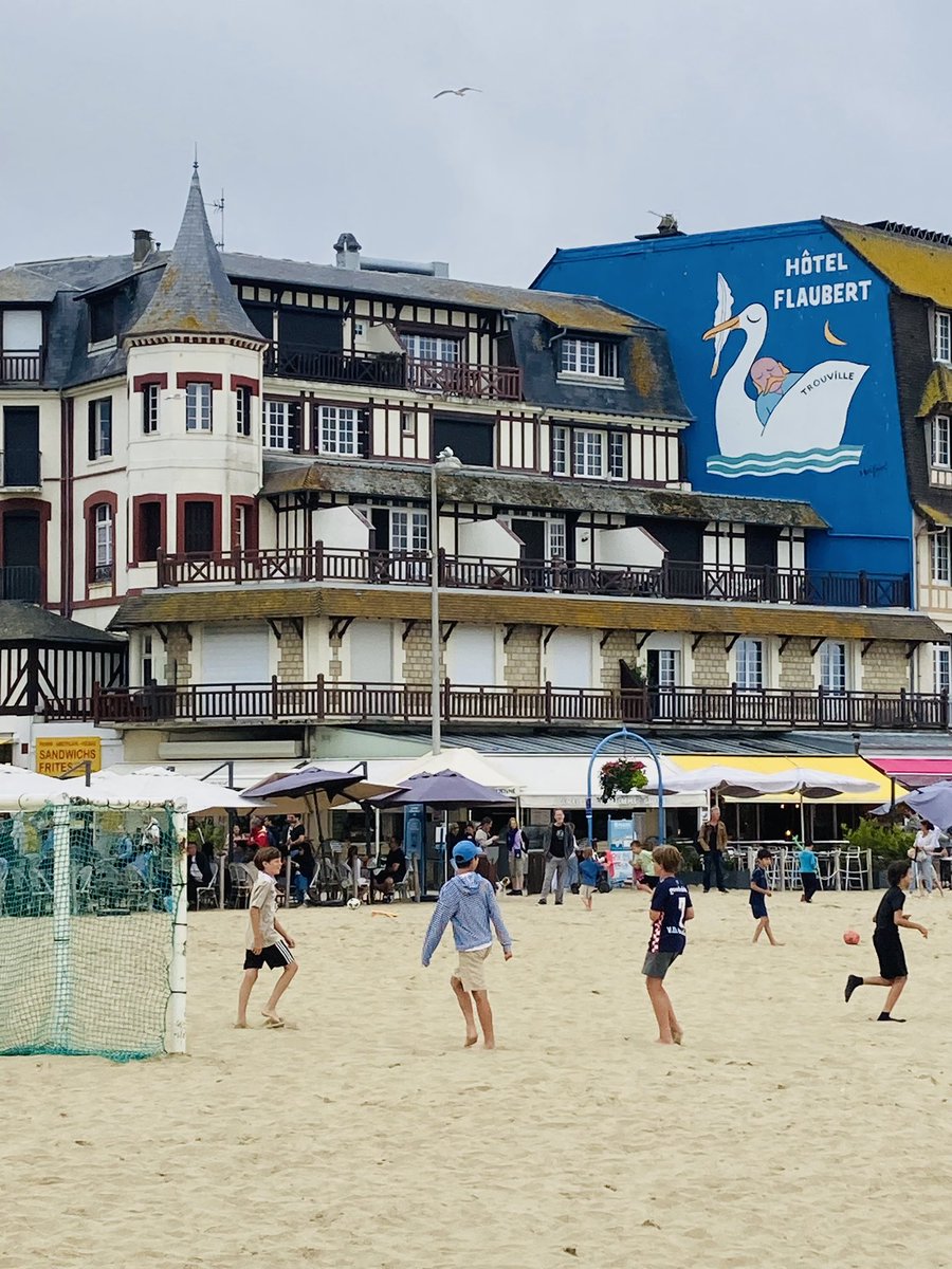 intwittoveritas's tweet image. Pluie, soleil, pluie, soleil.
Deauville la capricieuse.