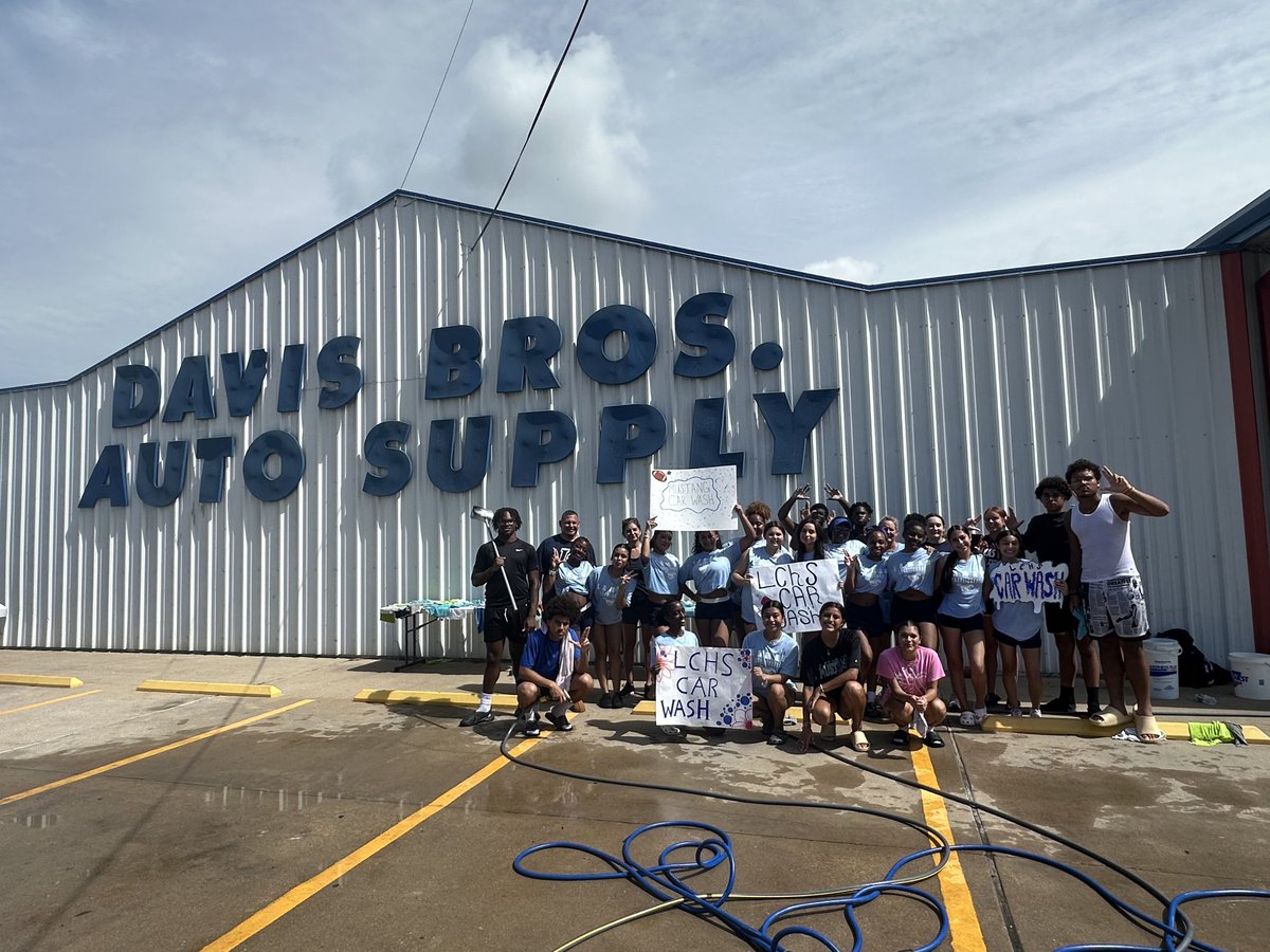 Booster Club Car wash happening now!!
📍Davis Brothers Auto Supply, 2811 Avenue H
🕖 NOW until 1pm
Come support LCHS Athletics!