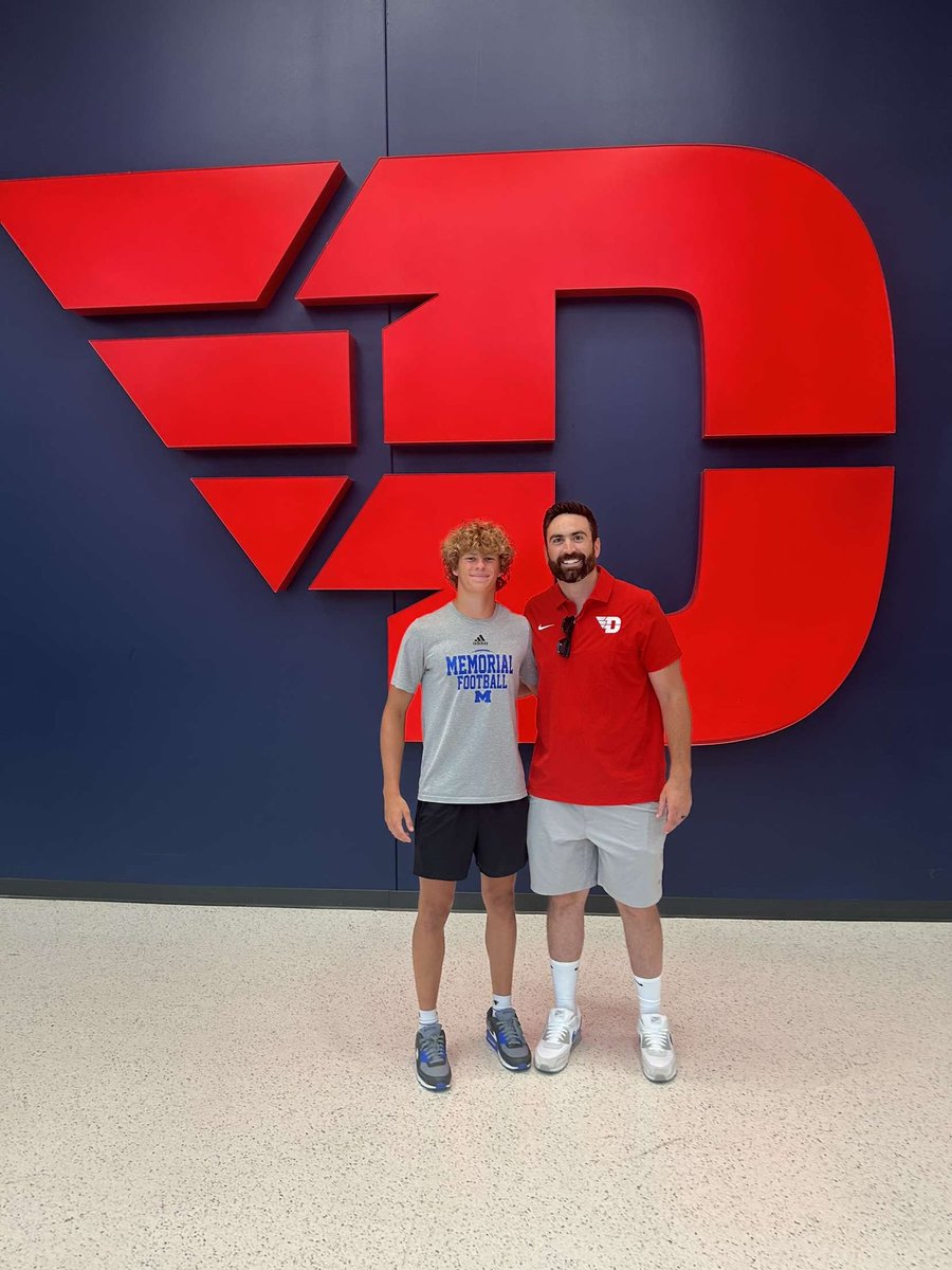 LukeDockery55's tweet image. Had a great time @DaytonFootball yesterday‼️ Enjoyed seeing the amazing facilities and can’t wait to be back on campus. Thanks for having me @CoachWhalen59 @coachyakes7! @IndianaPreps @IndyWeOutHere @SWI_Sports