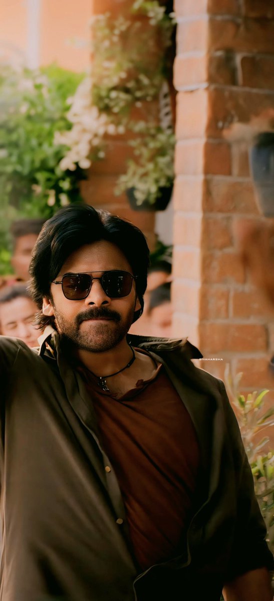 SupremePSPK's tweet image. DINESH MASTER IS ON BOARD TO CHOREOGRAPH TWO HIGH ENERGY SONGS FOR #UstaadBagathSingh 

His previous works are Naa Ready, Vaathi Coming, Manasilayoo