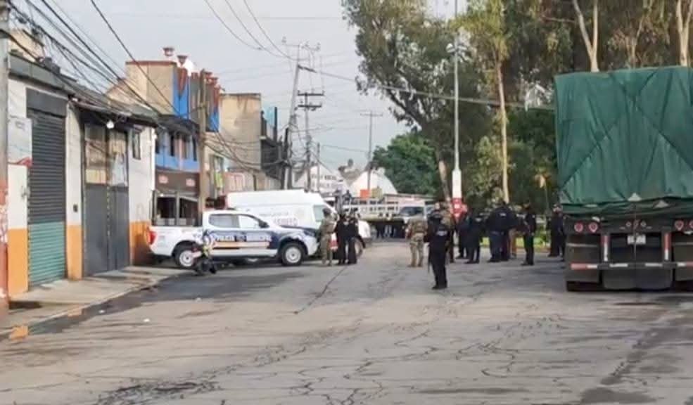 HalconOnce's tweet image. ATAQUE ARMADO EN CHELERIA..
Esta madrugada de sábado se registró un ataque armado en un local de chelas con razón social “Chelastoc”, dejando como saldo al menos 5 muertos y un lesionado.
El lugar ubicado sobre la Av Alfredo del Mazo en Villas de Guadalupe Xalostoc, #Ecatepec…