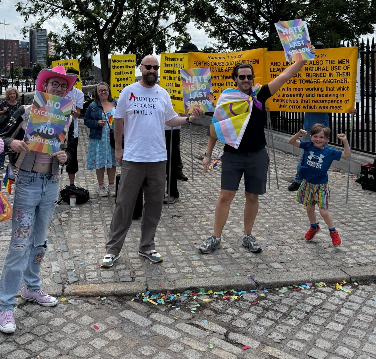 isthisisdavid's tweet image. Marched with Pride in Liverpool 🏳️🌈
Huge thanks @SahirHouse for saving it 🙏
We need Pride more than ever. Labour have shelved GRA reform, backed the Supreme Court ruling defining “woman” by biology only, & continue to sideline trans voices.
Protect the dolls ✌️💖 @LiverLibDems
