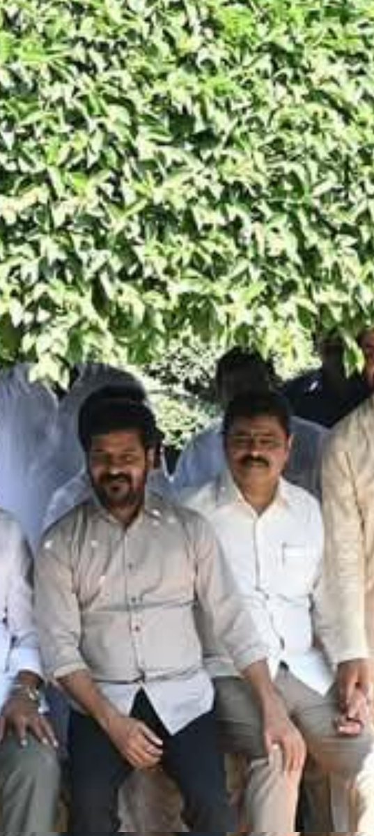 Nallabalu1's tweet image. ఒకరికి ఒకరై ఉంటుంటే
ఒకటిగ ముందుకు వెళుతుంటే
అడిగినవన్నీ ఇస్తుంటే
అవసరమే తీరుస్తుంటే
ప్రేమంటారా... కాదంటారా?
#RevanthBjpNexus