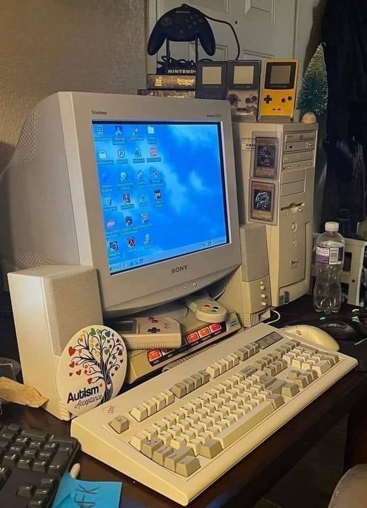 ijubran's tweet image. زمان الكمبيوتر له هيبة، وحتى الويندوز له ريحة، تحس أنك في كبينة طيارة 😂