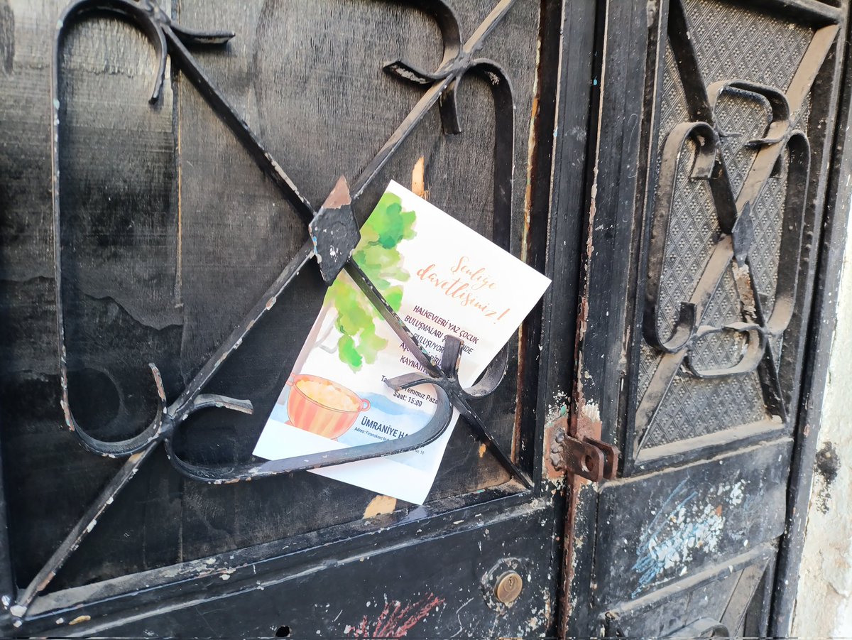 📢Şenlikte buluşuyoruz! 

Önce çocuklarla eğleniyoruz, yaz çocuk buluşmamızın üretimlerini sergiliyoruz. Sonra aşuremizi kaynatıyoruz. Mahallemizin sokaklarında herkesi şenliğe davet ettik.