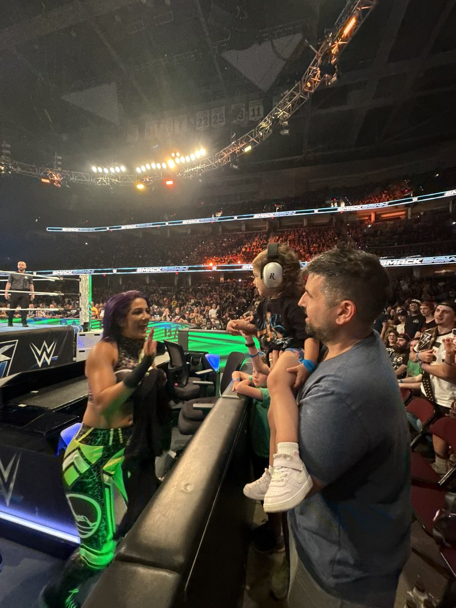 chumpclassic's tweet photo. @itsBayleyWWE Thank you, Bayley! https://t.co/JOpxZetqE1
