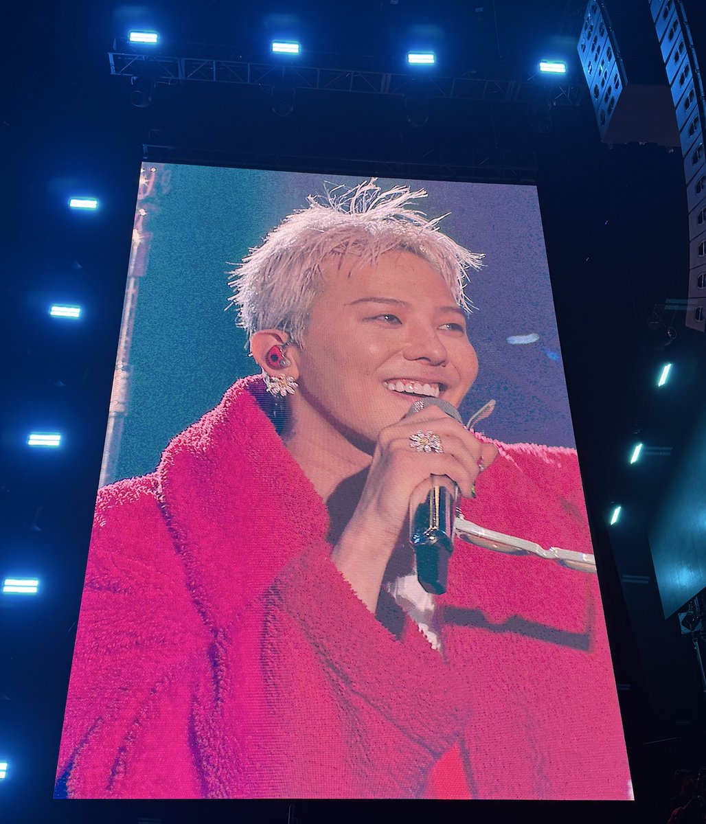 jiyongste's tweet image. he was the happiest today. my heart is full 🥹❤️
#ÜbermenschInJakarta_Day2
#GDRAGONinJAKARTA #지드래