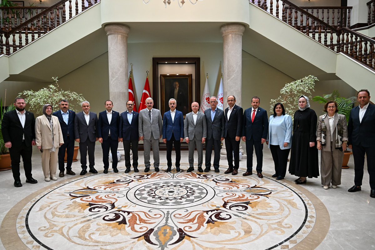 a_uraloglu's tweet image. 📍Bursa Valiliği
Kadim şehir Bursa’mızda, Valimiz Sayın Erol Ayyıldız ile birlikte kentimize dair projeleri ve devam eden yatırımları değerlendirdik.
Bursa; sanayisiyle, tarihiyle ve ulaşım vizyonuyla Türkiye Yüzyılı’na güçlü katkı sunmaya devam ediyor.
#TürkiyeHızlanıyor 🇹🇷