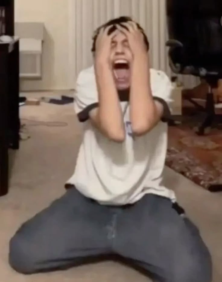 rh_mikaela's tweet image. rh haters when someone genuinely having fun at the new campus: