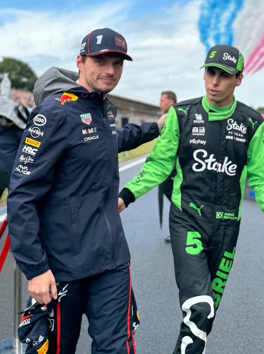 superm4xv's tweet image. eu amo o max junto com o gabi 🥹💙💚