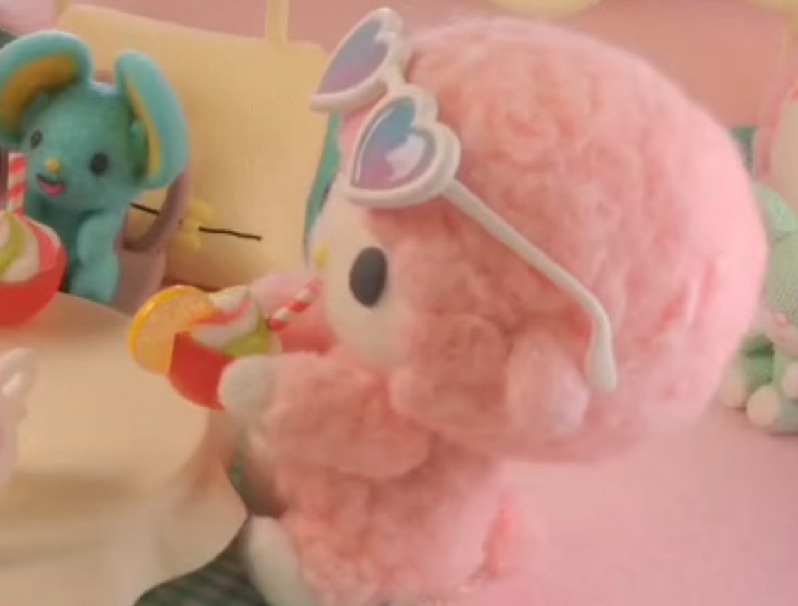 piinkimi_'s tweet image. she’s so cute