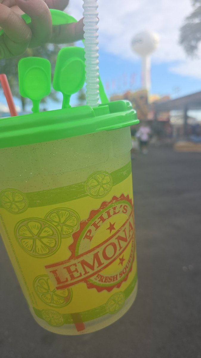 Cozy__Cubes's tweet image. Tried all of the Award winning entries for the food at the State Fair. The burger is fire. Cooked in Beef Tallow as well as the fries. 10/10 burger
Tres Leches Cini roll
out of the world 10/10
Sandia Pop- frozen watermelon, chamoy, tajin, rolled in fruit roll ups. 10/10 juicy