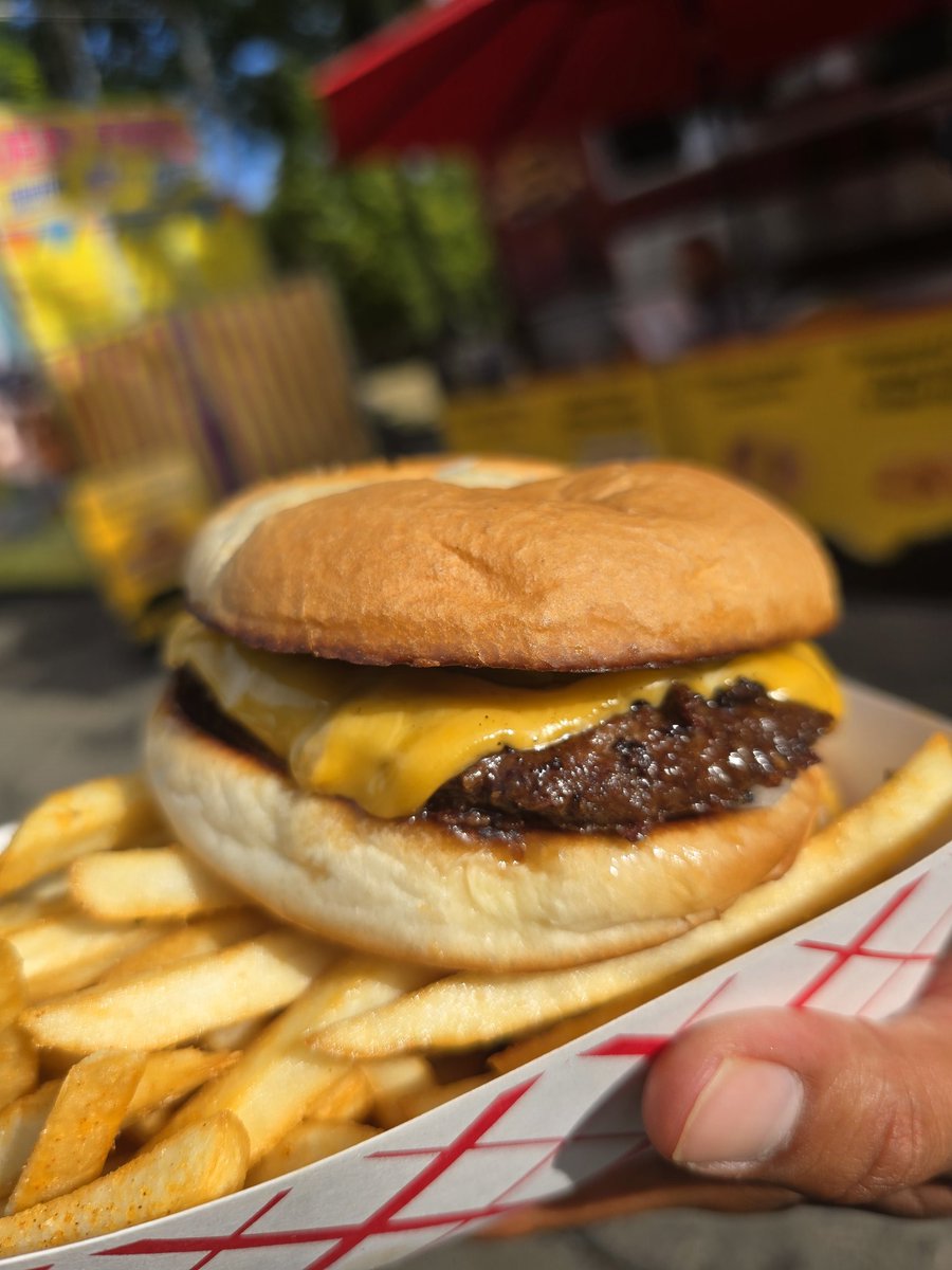 Cozy__Cubes's tweet image. Tried all of the Award winning entries for the food at the State Fair. The burger is fire. Cooked in Beef Tallow as well as the fries. 10/10 burger
Tres Leches Cini roll
out of the world 10/10
Sandia Pop- frozen watermelon, chamoy, tajin, rolled in fruit roll ups. 10/10 juicy