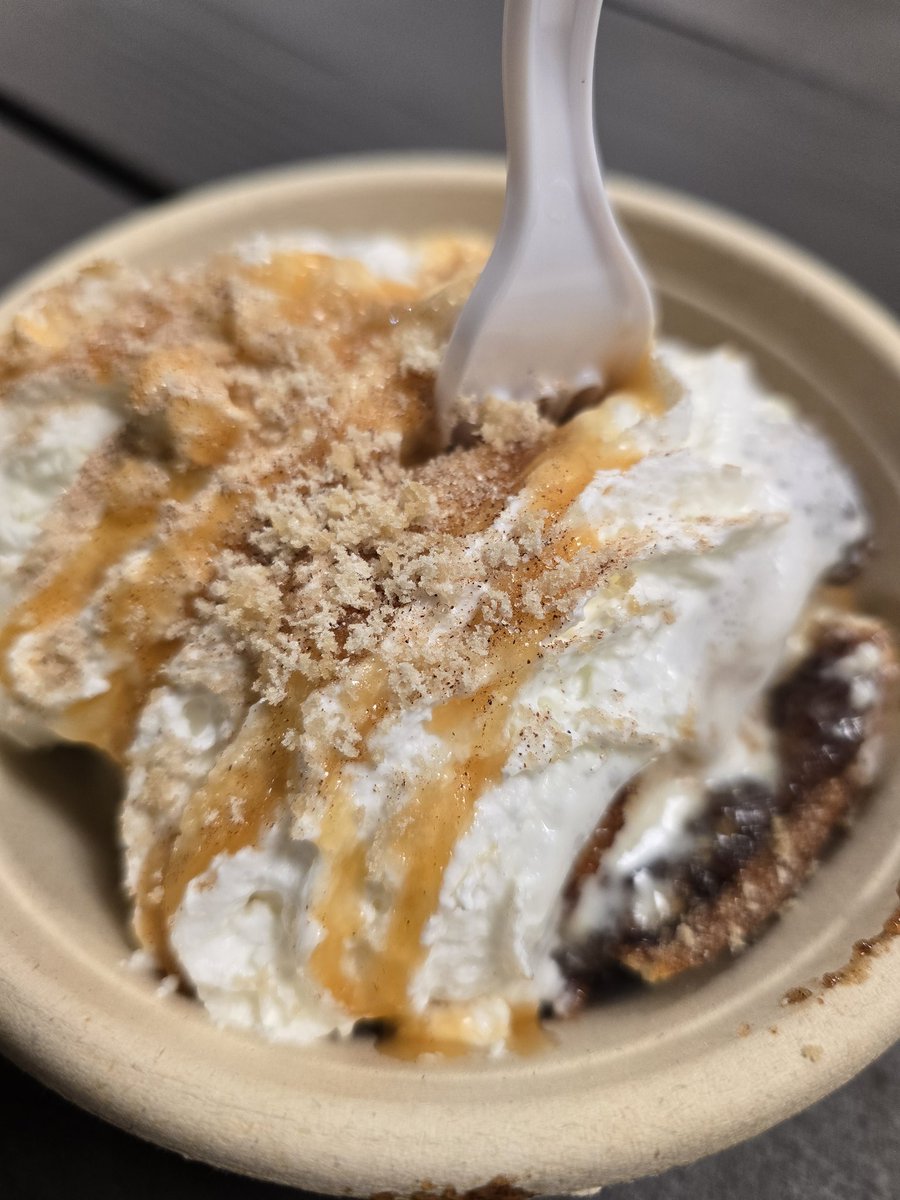Cozy__Cubes's tweet image. Tried all of the Award winning entries for the food at the State Fair. The burger is fire. Cooked in Beef Tallow as well as the fries. 10/10 burger
Tres Leches Cini roll
out of the world 10/10
Sandia Pop- frozen watermelon, chamoy, tajin, rolled in fruit roll ups. 10/10 juicy