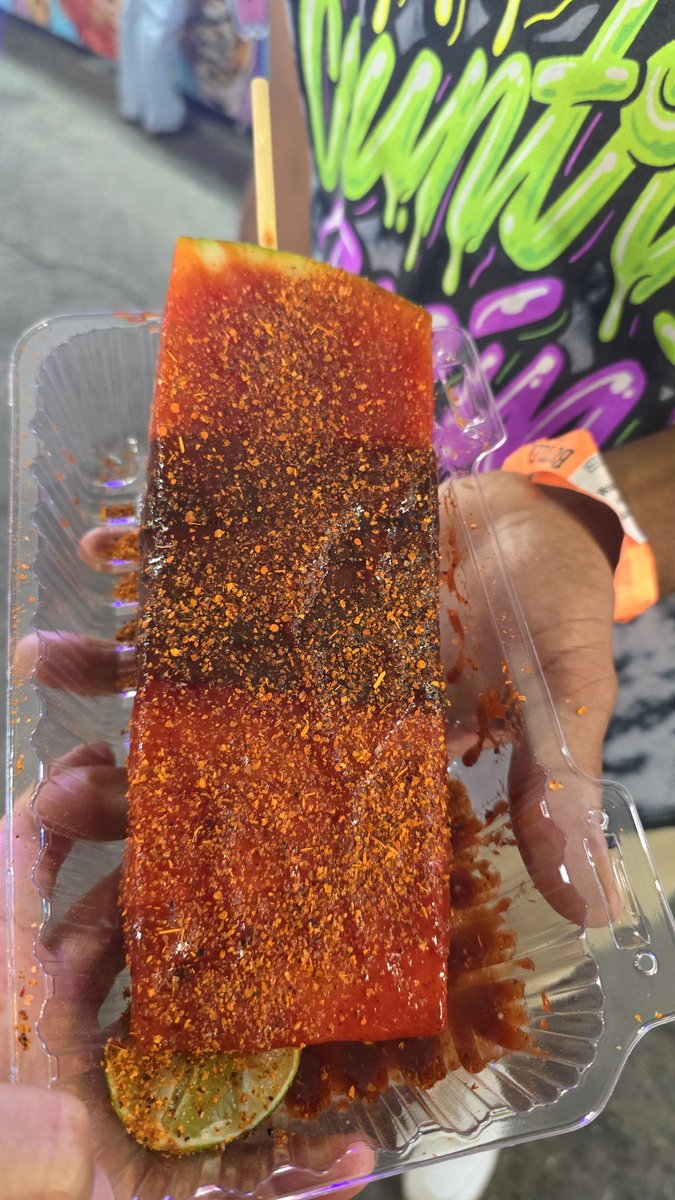 Cozy__Cubes's tweet image. Tried all of the Award winning entries for the food at the State Fair. The burger is fire. Cooked in Beef Tallow as well as the fries. 10/10 burger
Tres Leches Cini roll
out of the world 10/10
Sandia Pop- frozen watermelon, chamoy, tajin, rolled in fruit roll ups. 10/10 juicy