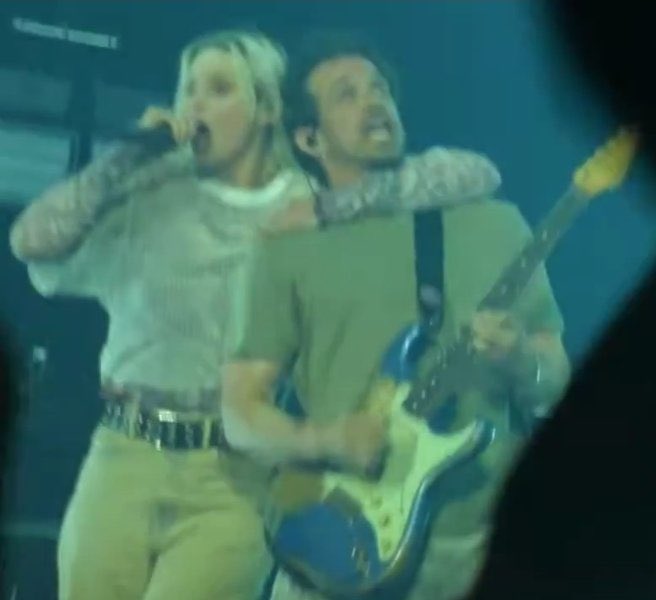 Sophthesoldier's tweet image. 🚨BREAKING NEWS: Alex Feder, the touring guitarist of @linkinpark has apparently filed a workplace complaint against the bands frontwoman Emily Armstrong for her shenanigans. He states: “three times is enough”.
