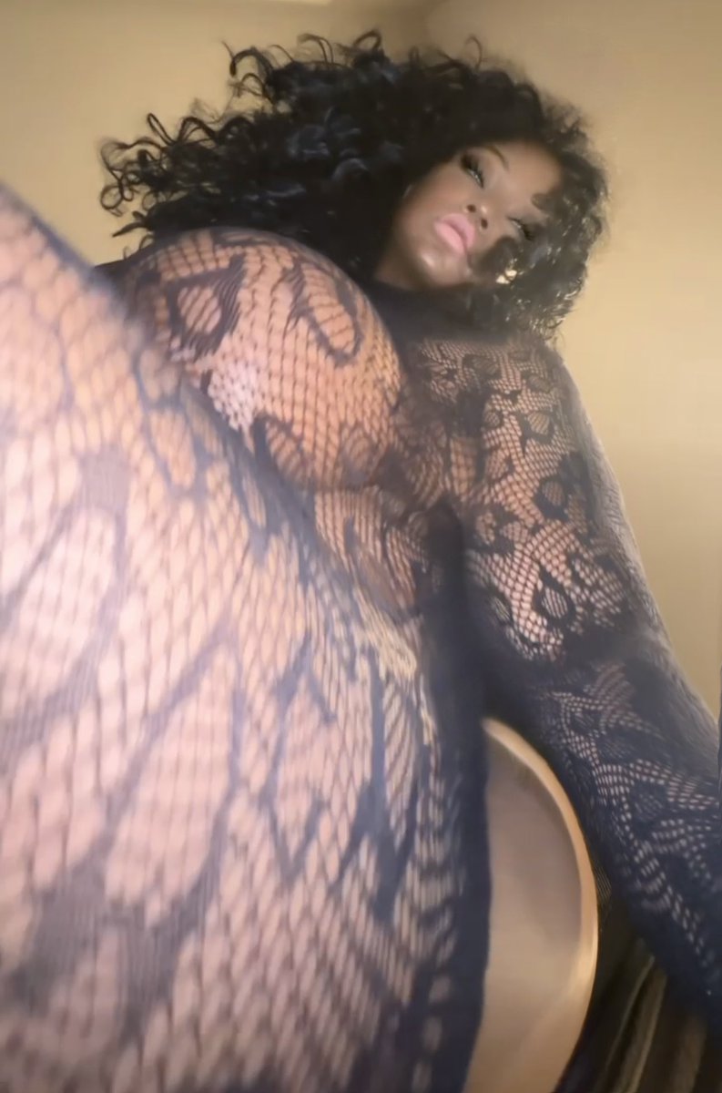 The Dominant Black Goddess 🖤💚 tweet media