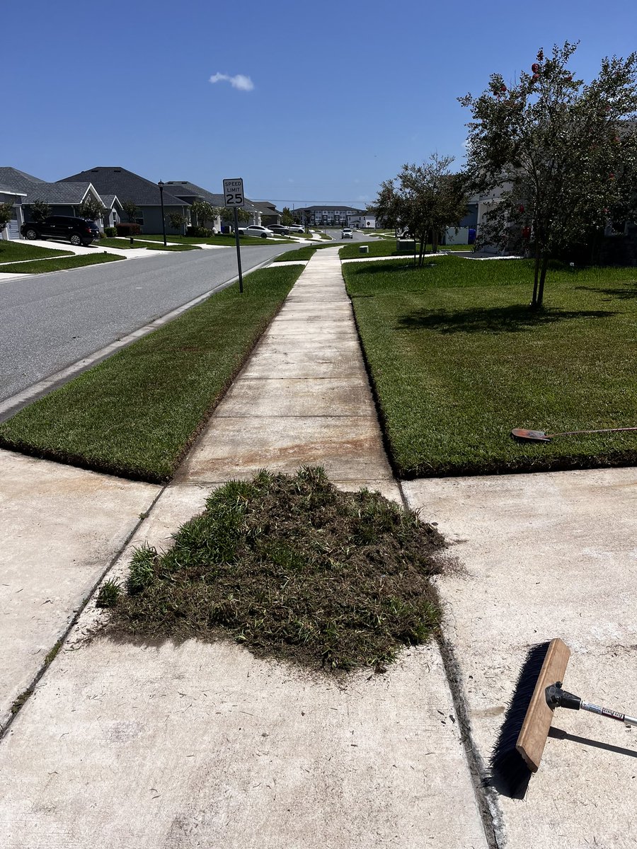 Maybe should’ve edged the sidewalk and road earlier 🤷‍♂️

At least it looks good now!