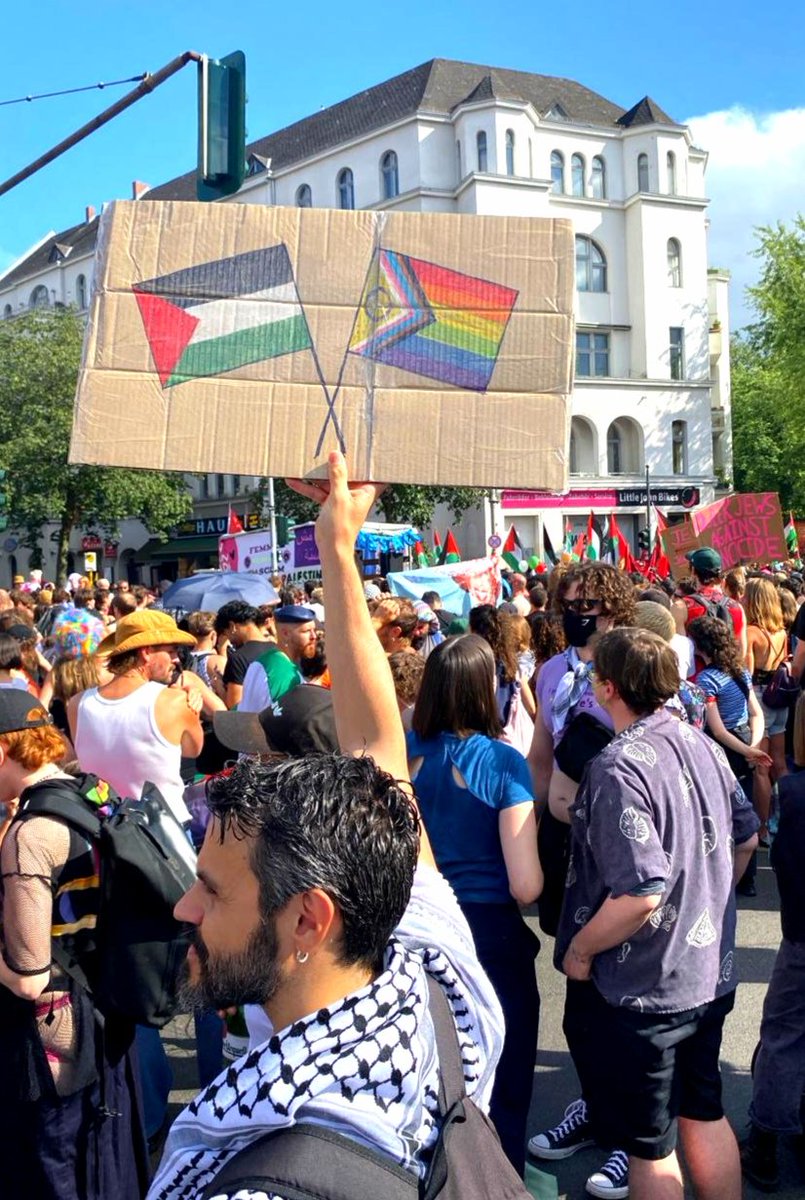 Sentiido's tweet image. 🏳️‍🌈🏳️‍⚧️Pride en Berlín, Alemania 💜🫶🏾💪🏾