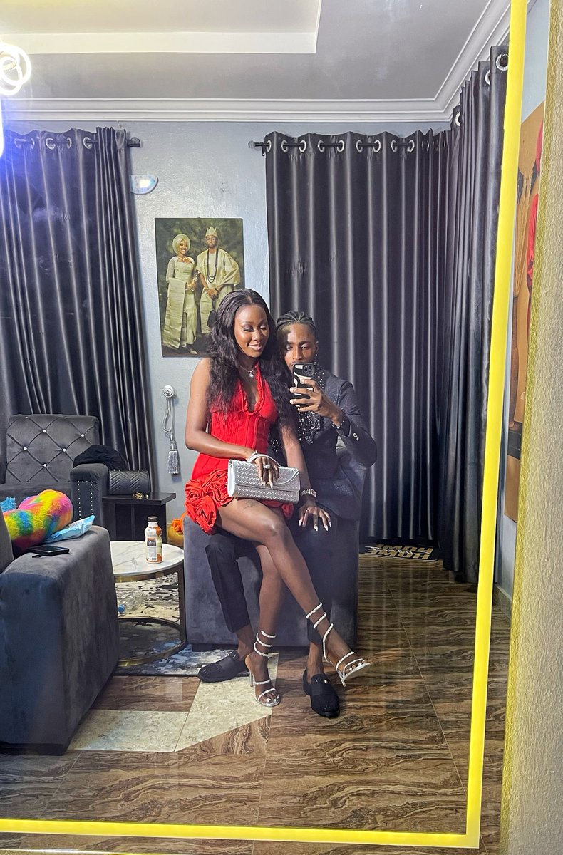 Dinner with my twin🖤❤️

Stay tuned 😉