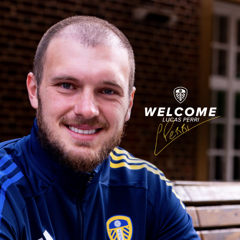 LUFC's tweet photo. ✍️ 𝗪𝗲𝗹𝗰𝗼𝗺𝗲, 𝗟𝘂𝗰𝗮𝘀!
#LUFC is delighted to announce the signing of Brazilian goalkeeper Lucas Perri, who joins from French Ligue 1 side Lyon