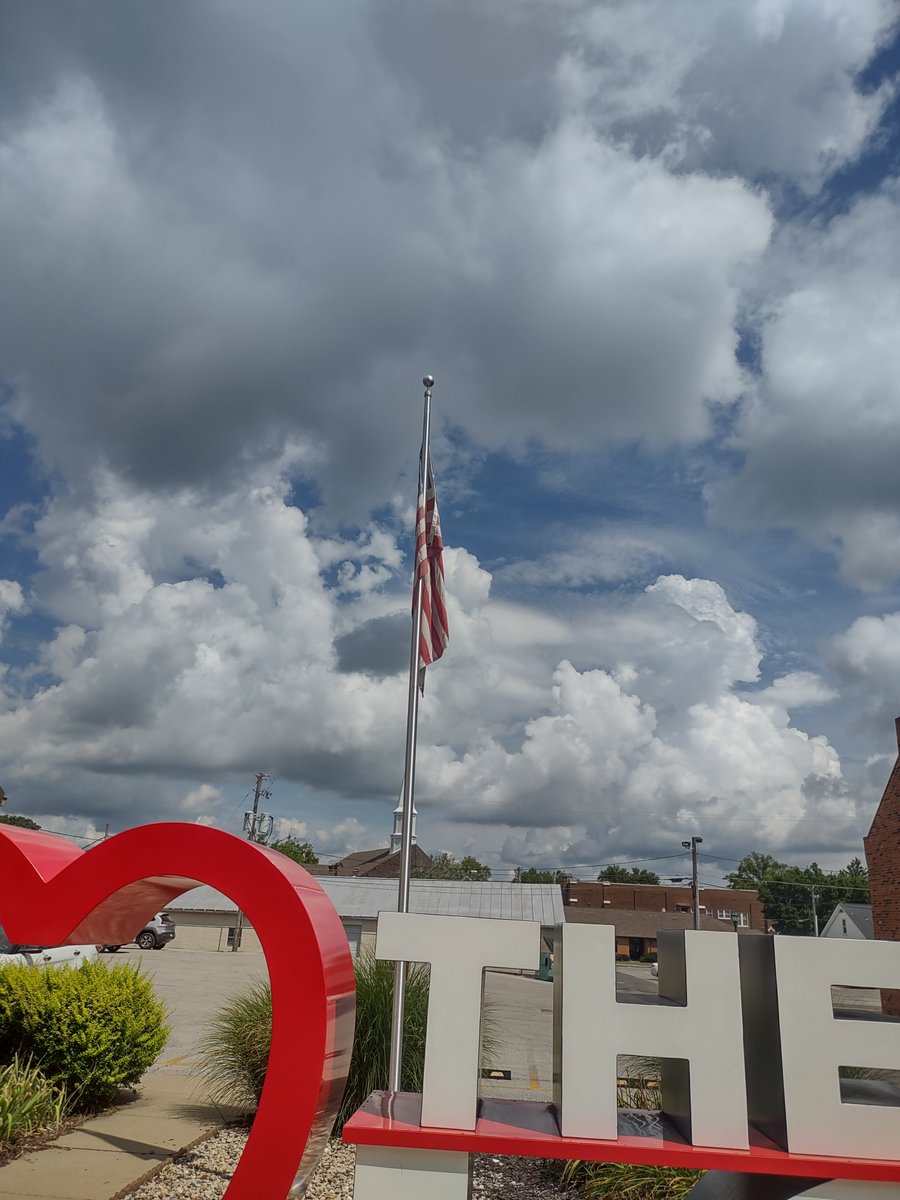 SandraD_Farmer's tweet image. Nice sign, huh? But apparently the town spent so much on it and landscaping they don't have money to replace the badly faded US flag. @yovic7 @kenjwilliams