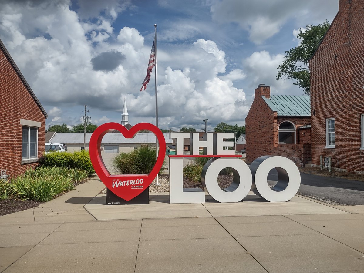SandraD_Farmer's tweet image. Nice sign, huh? But apparently the town spent so much on it and landscaping they don't have money to replace the badly faded US flag. @yovic7 @kenjwilliams