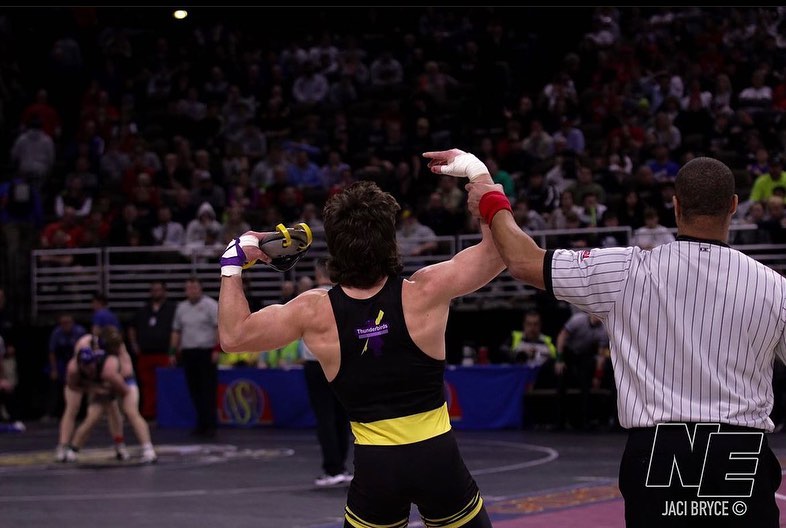 StoonBerries's tweet image. HOSICK FROM THE TOP ROPE 💥
Don't get on Juice's bad side! Pitcher Tanner Hosick was a state medalist in wrestling 🤯