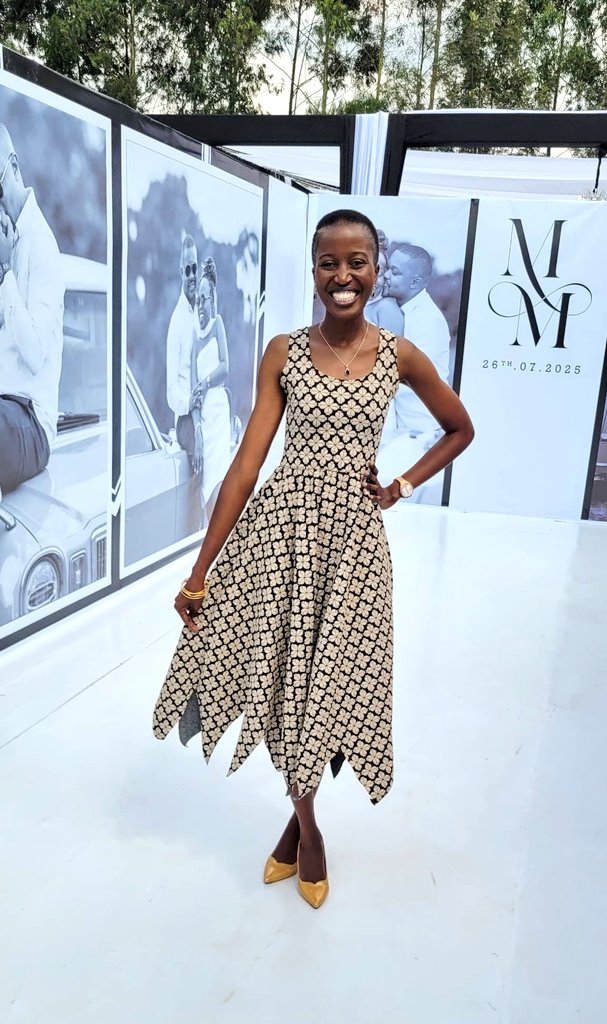 like_a_gem's tweet image. I wanna thank this dress for making me very happy today. If "tewali kyemungamba" was a situation, it was this dress.
