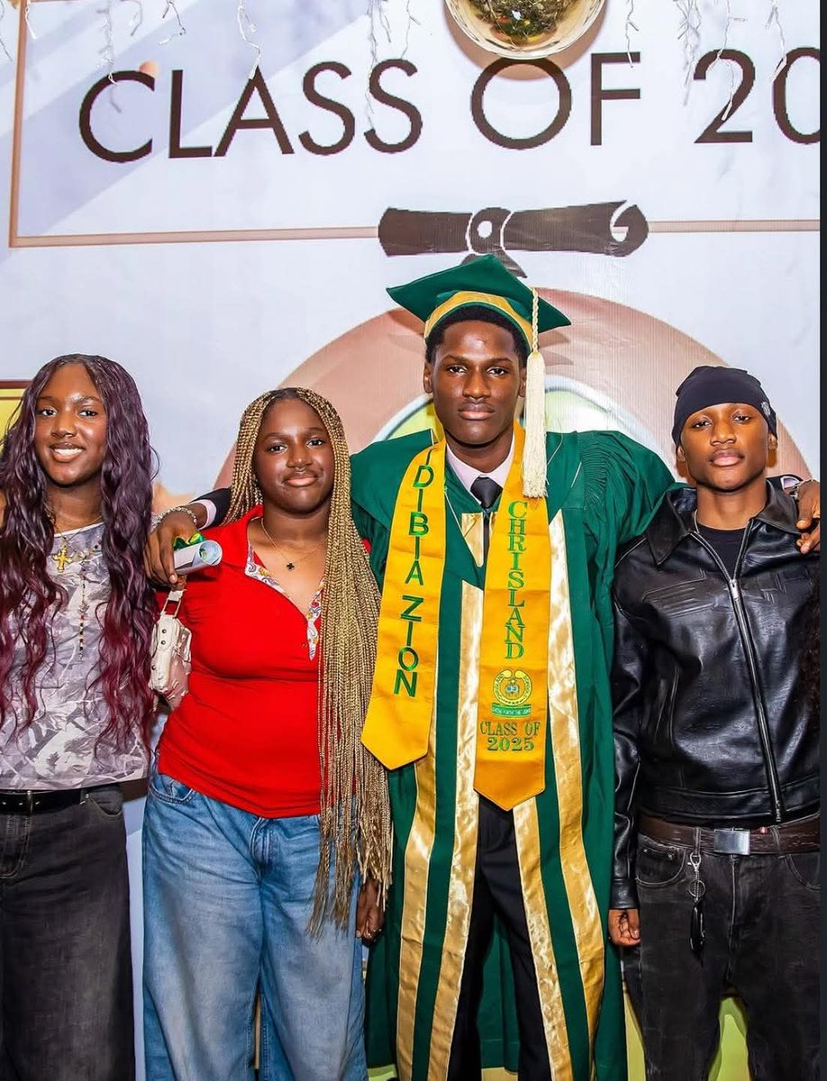 iamAbode's tweet image. 2Face Idibia and Sunmbo Adeoye&apos;s son graduated.