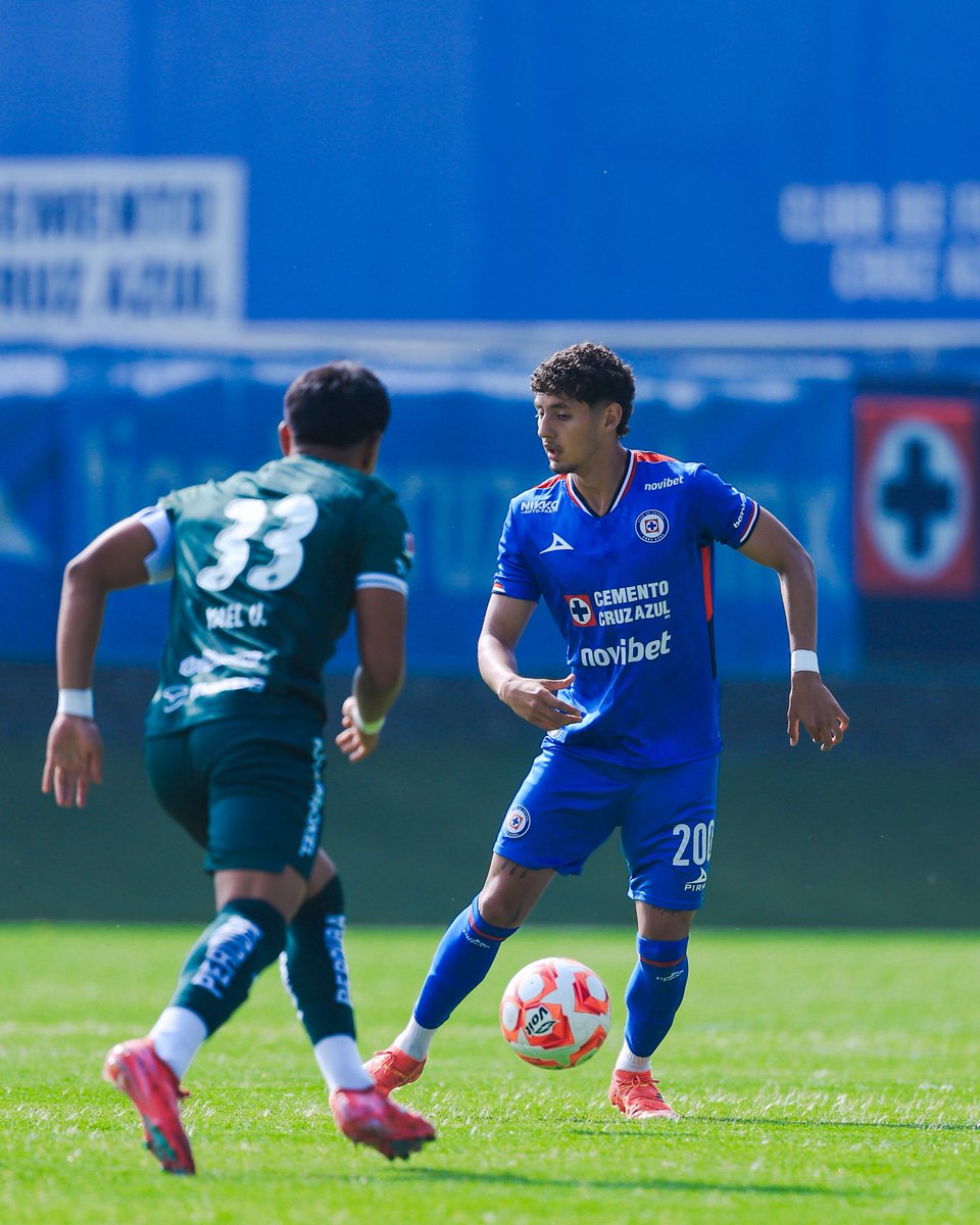 AzulBasicas's tweet image. 65 minutos transcurridos en la cancha 1 de La Noria.
#CAZ 2-0 #LEÓN
#Sub21