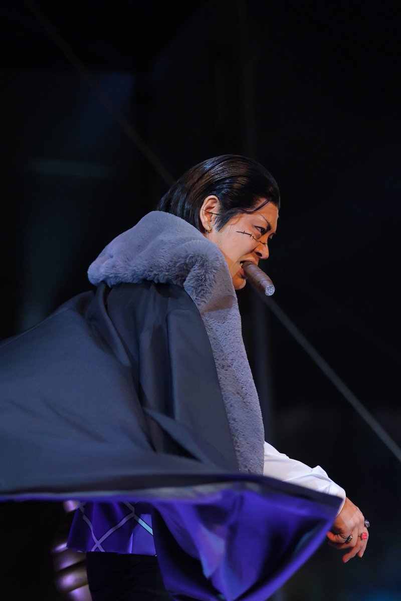 Kiriya_Sanji's tweet image. プレショ 7/26
クロコダイル
登場時、少し早めに見ると厳かなランウェイが見れるので是非見て欲しい🐊✨✨✨
その後、上から🤡達やSwordを見下す視線、すごく冷静で面倒くさそうで、とてもカッコよかった🤦♀️
#usjファン #usjワンピース