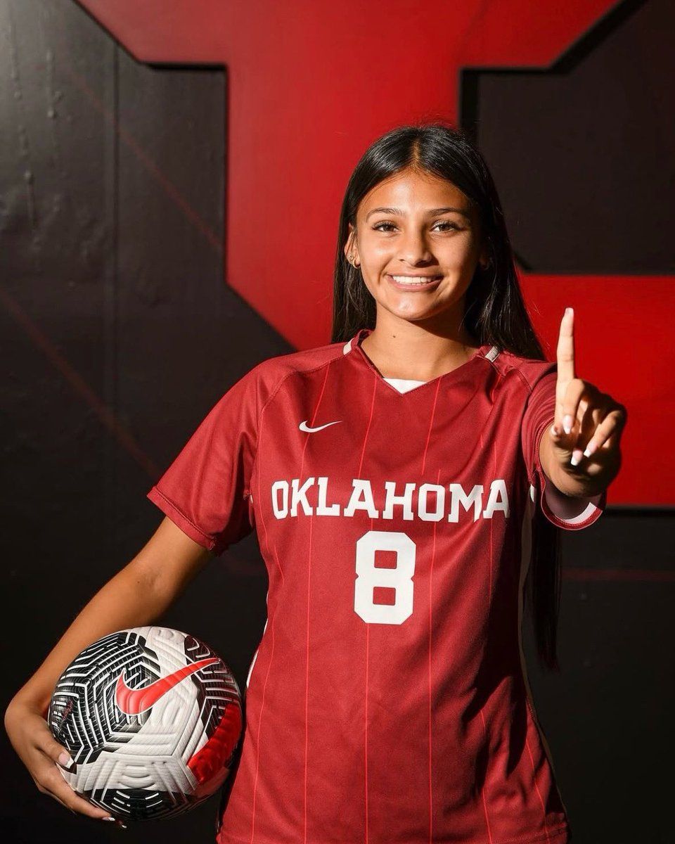 OU_WSoccer's tweet image. Bella’s BDay! We hope it’s a great one🎉