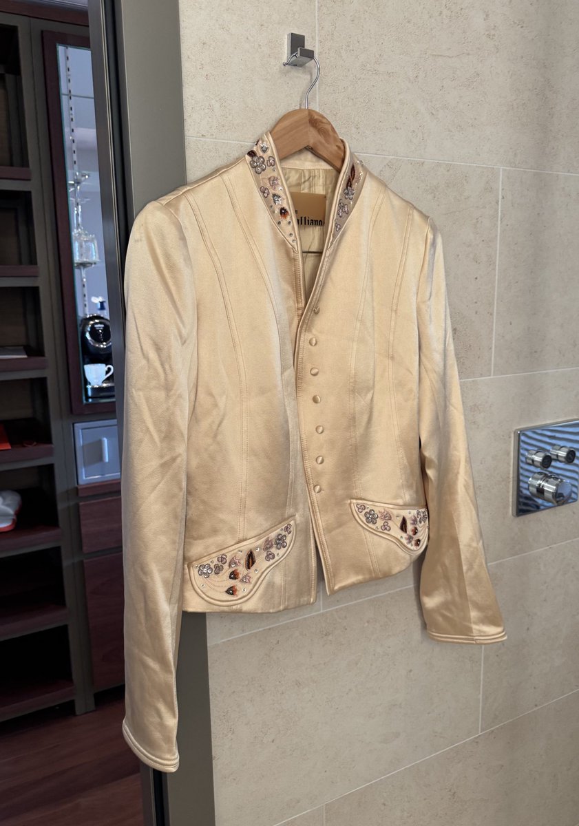 into_archive's tweet image. fun fact John Galliano pockets for jackets were designed like saddle shapes which later became Dior saddle bags