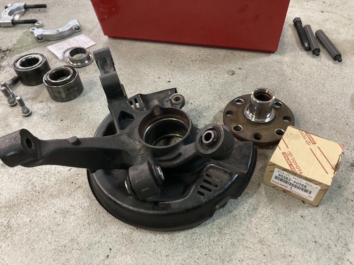 t_soyama's tweet image. ミッションと足回り触って勉強になりました。整備は基本腹立つけど楽しい