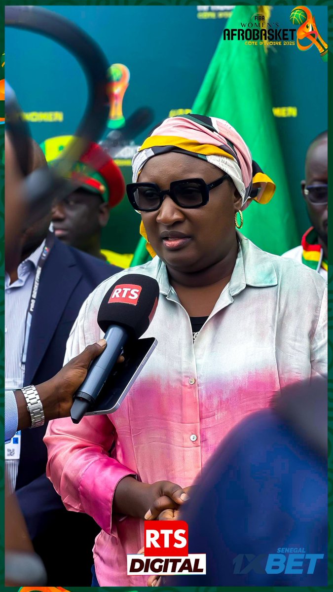 RTS1_Senegal's tweet image. 🏀 AFROBASKET ABIDJAN 2025
📸En s’imposant avec autorité face à la Guinée (92-48) à Abidjan, l’équipe nationale féminine de basketball a marqué les esprits, sous la présence de la ministre Jeunesse, des Sports et de la Culture, @Khadydienegaye.