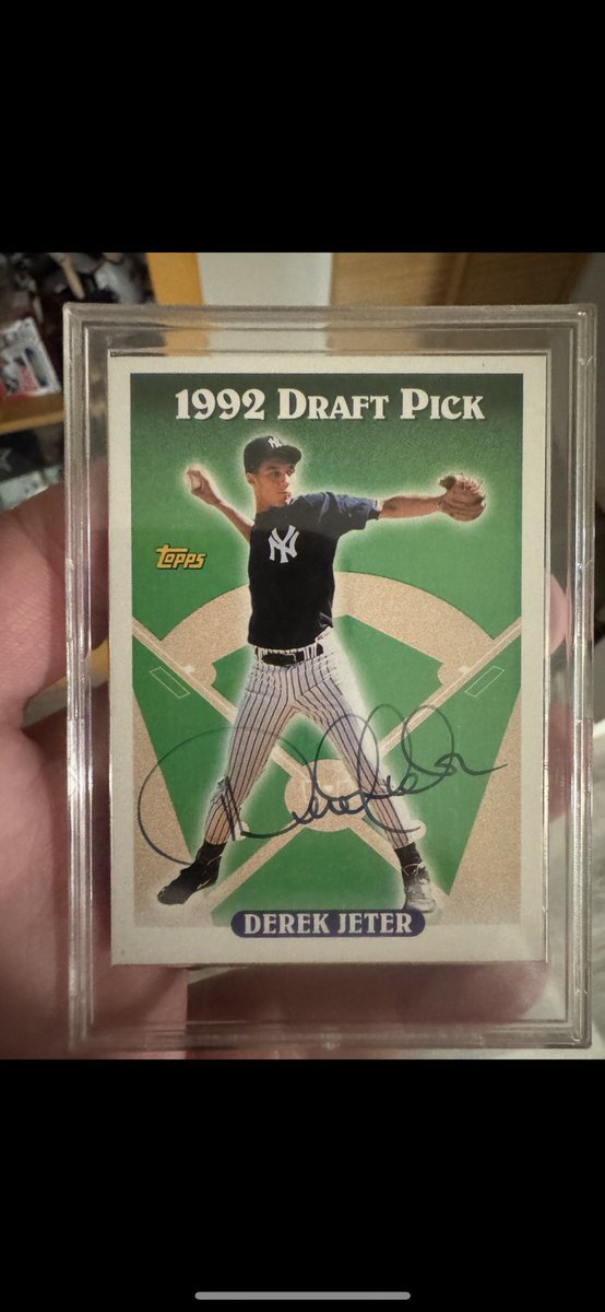 Mr_FAOSchwartz's tweet image. A walk-up…
It looks good(?)
What say you, Twitter? @CardPurchaser