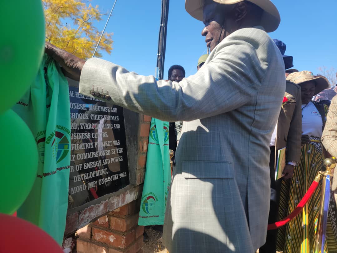 ZBCNewsonline's tweet image. SHURUGWI North is already enjoying the benefits of the government’s rural industrialisation drive following the electrification of three schools, Chief's homestead, a clinic and a business centre by the Rural Electrification Fund ( REF).
zbcnews.co.zw/electrificatio…