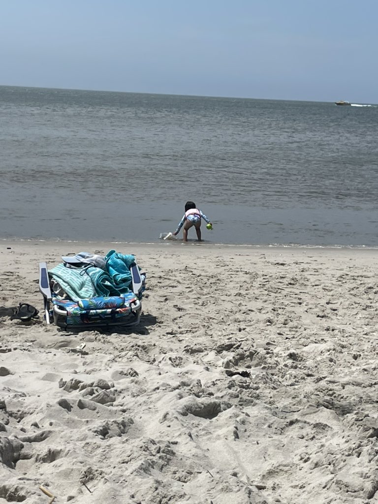 AnthonyGriz's tweet image. What do you call a witch that lives at the beach? 

A sandwich 

Mic drop