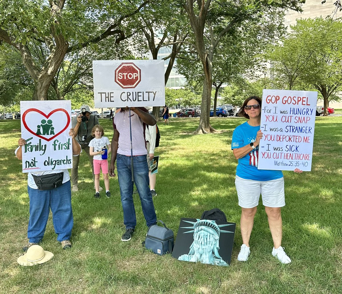 Laura Packard (@lpackard) on Twitter photo Our lives are at stake. We will never stop fighting these cruel deadly cuts to our health care. #SaveMedicaidSaveFamilies Our lives are at stake. We will never stop fighting these cruel deadly cuts to our health care. #SaveMedicaidSaveFamilies
