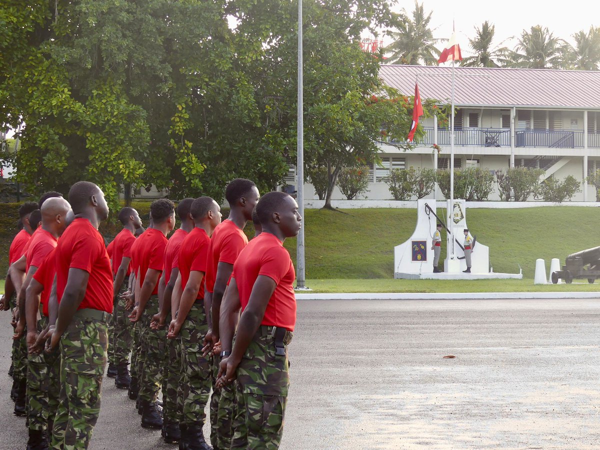🇫🇷🤝🇹🇹 En juillet 2025, 25 soldats trinidadiens ont été accueillis en Martinique dans le cadre de la coopération entre les FAA et les FA de Trinité-et-Tobago. Un partenariat solide pour une coopération opérationnelle durable. #Défense #Partenariat #Caraïbe