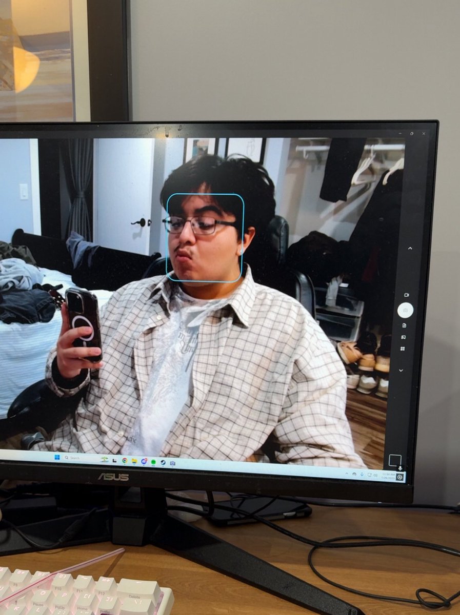 hcpeful's tweet image. possible facecam (ignore my room lol)