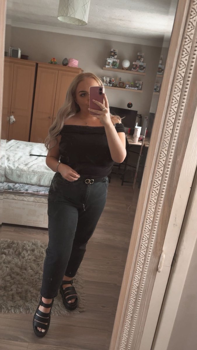 xMissEmmaCe's tweet image. happy saturday🥀