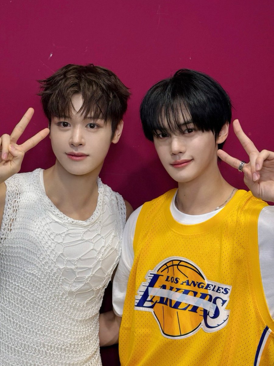 kbgmedia's tweet image. #KIMGYUVIN from #ZEROBASEONE shared photo with #MAJINGXIANG from #CLOSEYOUREYES