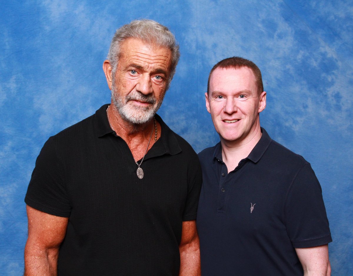 FLYNNTOONARMY's tweet photo. Meeting Mel Gibson #melgibson #film #actor #director #lethalweapon #ransom #payback #braveheart #maverick #lethalweapon2 #madmax #leathalweapon4 #madmax2 #airamerica #thepatriot #whatwomenwant #expendables3 #comiccon #lfcc #lfcc2025 #showmasters @Showmasters https://t.co/x7lR208CMt