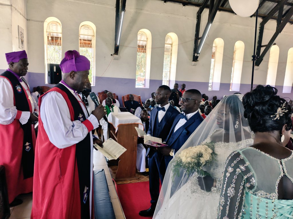 Archbp_COU's tweet image. I congratulate Mr. Sam and Mrs. Lydia Ecar on the wedding. I was pleased to officiate their wedding at All Saints Cathedral Boroboro, Diocese of Lango today.
This is my first couple to wed in Lango Diocese. I encouraged them to keep the testimony, to remain faithful, love and…